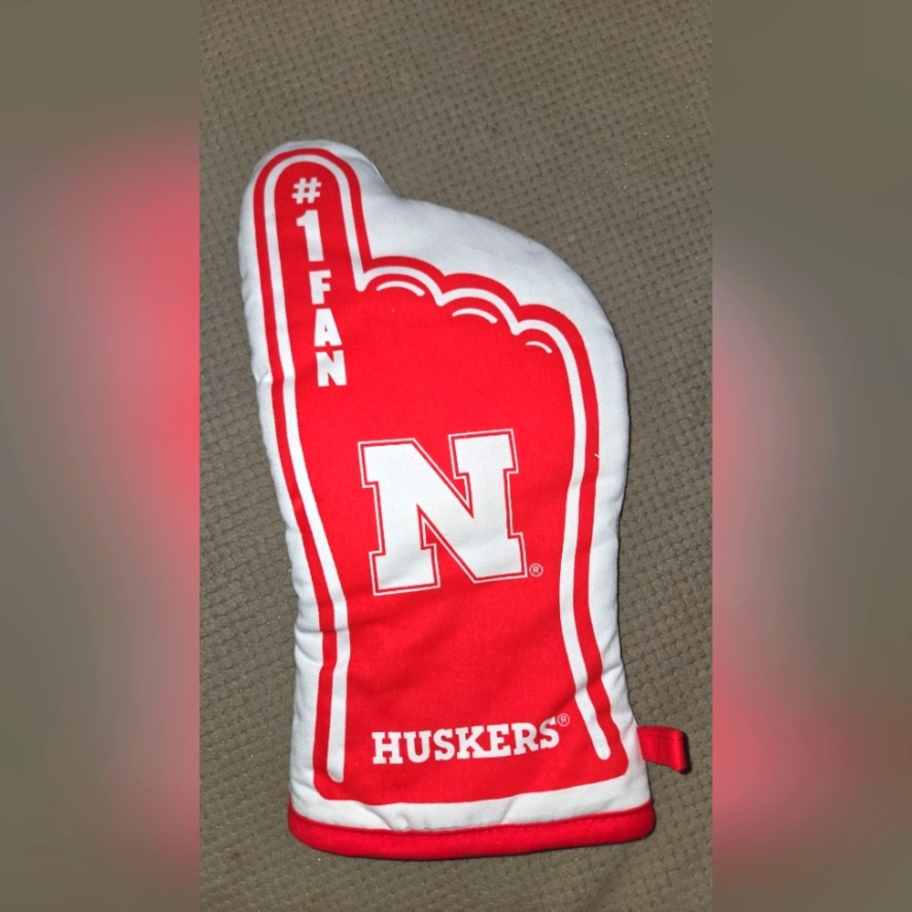 Red Huskers Oven Mitt